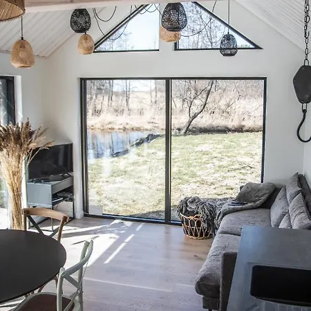 Paerli Puhkemaja / Pearl Riverside House * Pudisoo