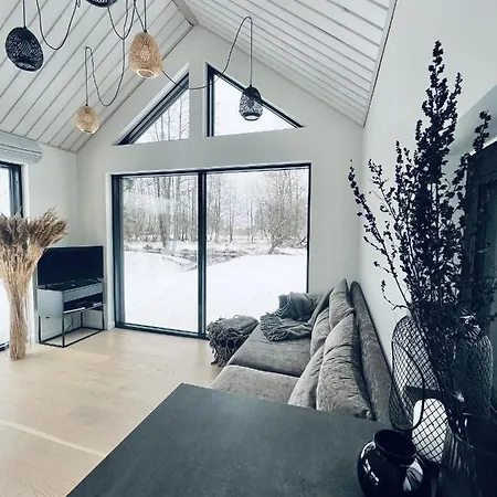 Paerli Puhkemaja / Pearl Riverside House Casa de Férias Pudisoo