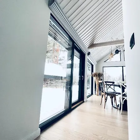 Paerli Puhkemaja / Pearl Riverside House *