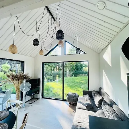 Paerli Puhkemaja / Pearl Riverside House Pudisoo