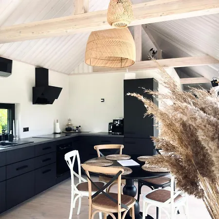 Paerli Puhkemaja / Pearl Riverside House * Pudisoo