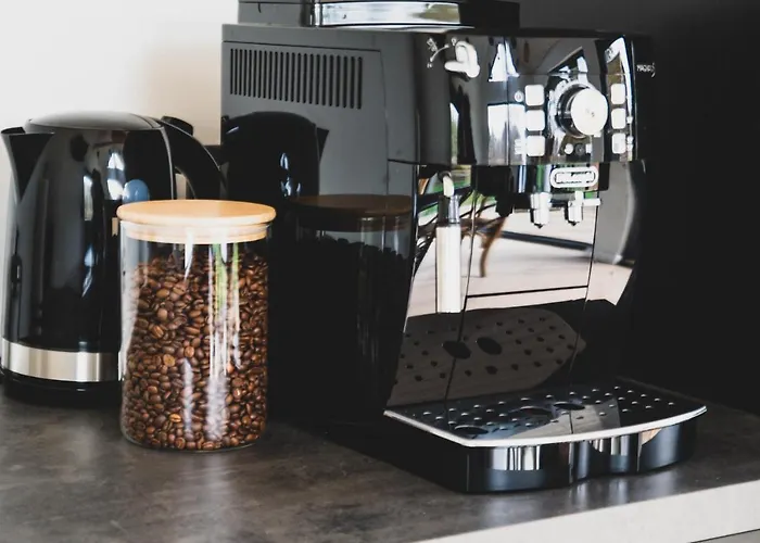 Paerli Puhkemaja / Pearl Riverside House