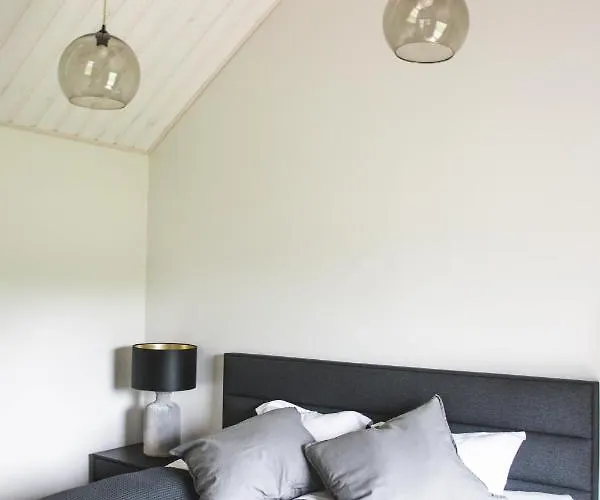 Dom wakacyjny Paerli Puhkemaja / Pearl Riverside House *