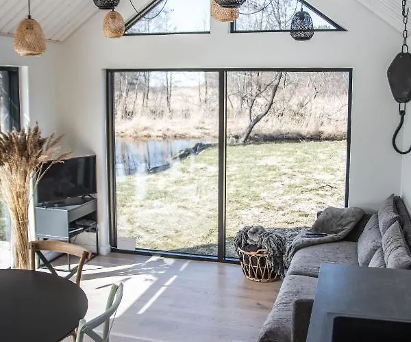 Paerli Puhkemaja / Pearl Riverside House * Pudisoo