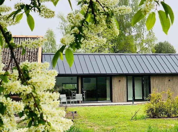 Paerli Puhkemaja / Pearl Riverside House Vikendica *